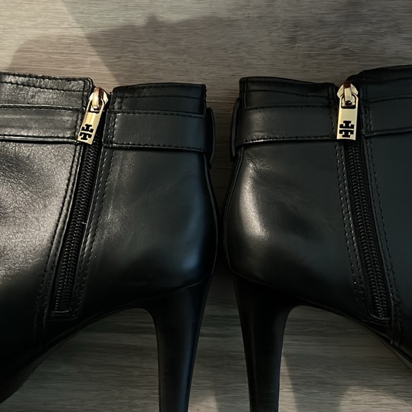 Tory Burch Black Bristol Bootie Calf size 9.5 - Picture 4 of 7